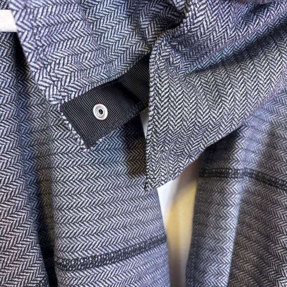 Lululemon Black and Grey Herringbone Snap Button Infinity Scarf - Picture 4 of 4